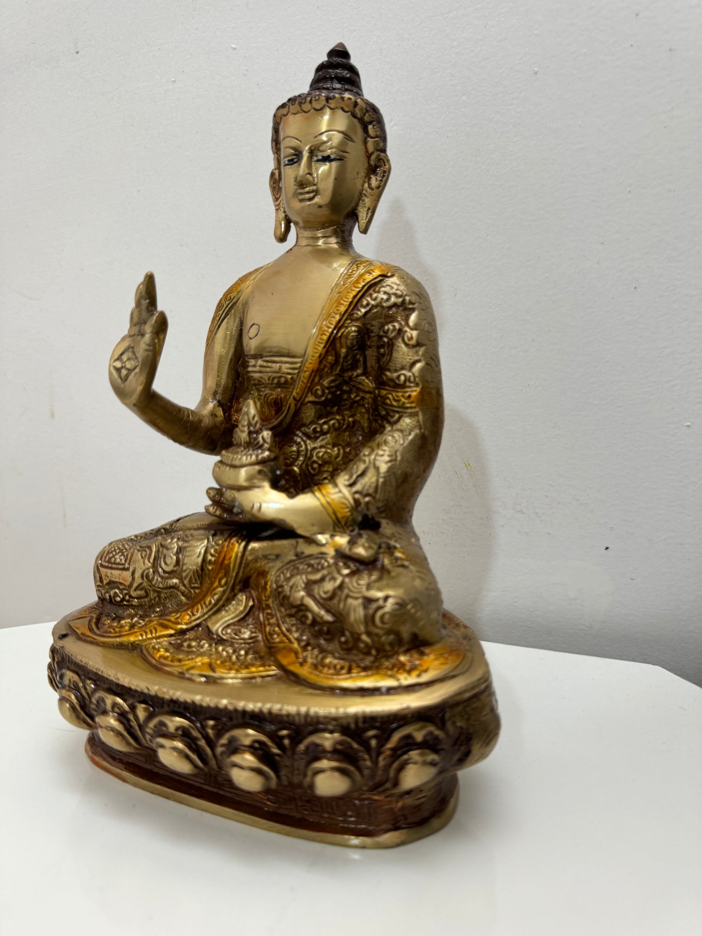 Sitting Buddha Statue